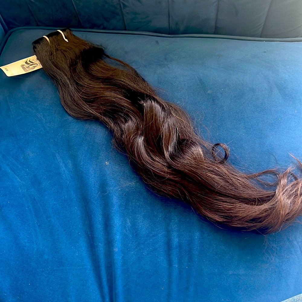 Brand new 24 inch clip in extensions color #2. Remi Indian hair. Last years.